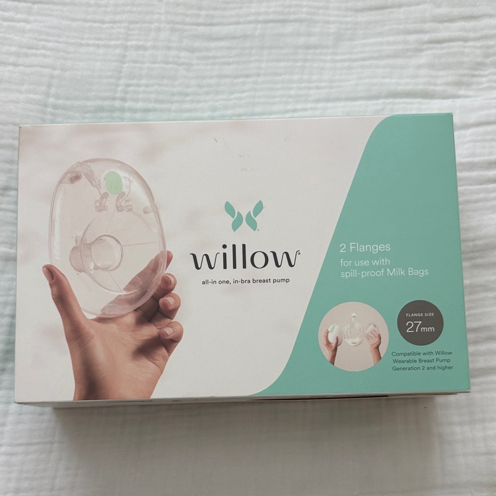 Willow In-Bra Breast Pump with 2 Flanges - White and Green